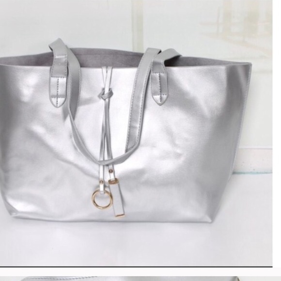NWT Silver Tote with smaller makeup zipper pouch - Picture 2 of 3