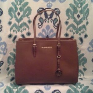 Michael Kors Jet Set EW Tote