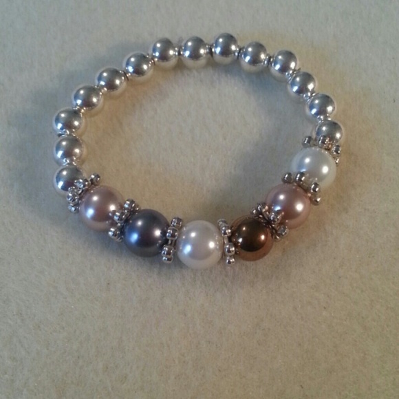 Pearl and silver bracelet