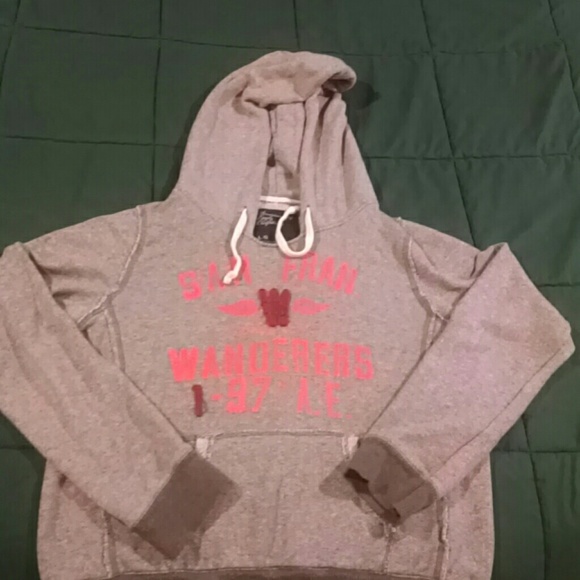 Gray AEO sweatshirt