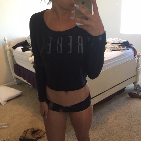 Rebel long sleeve crop top
