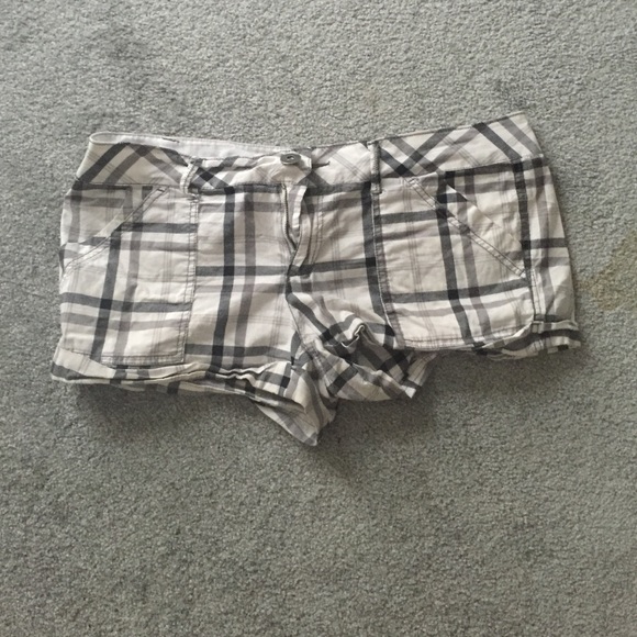 Black and white shorts - Picture 1 of 2