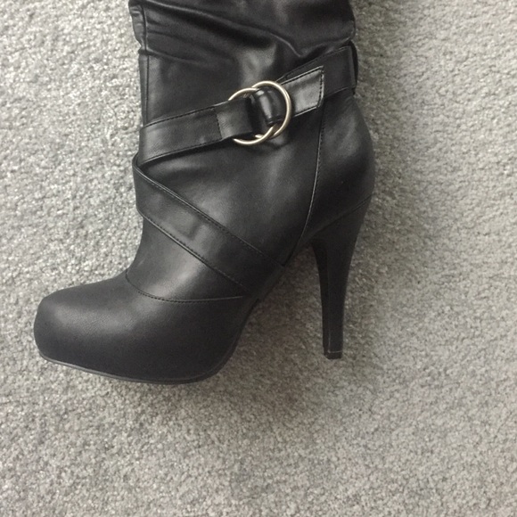 Black boots just under the knee - Picture 2 of 2