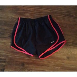 Nike shorts - Black with pink lining