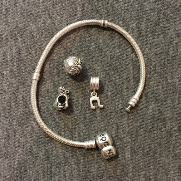 ❌SOLD❌💎PANDORA chain and charms BUNDLE💎