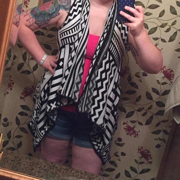 Aztec Vest - Picture 2 of 2