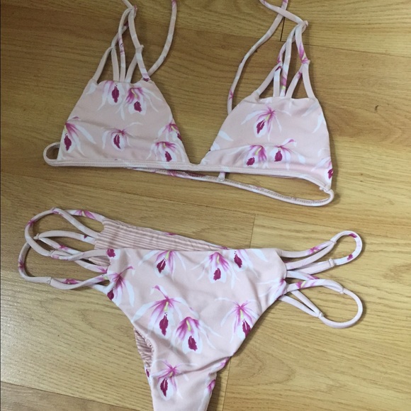 Acacia Santorini top & Maui bottoms (Set) SOLD
