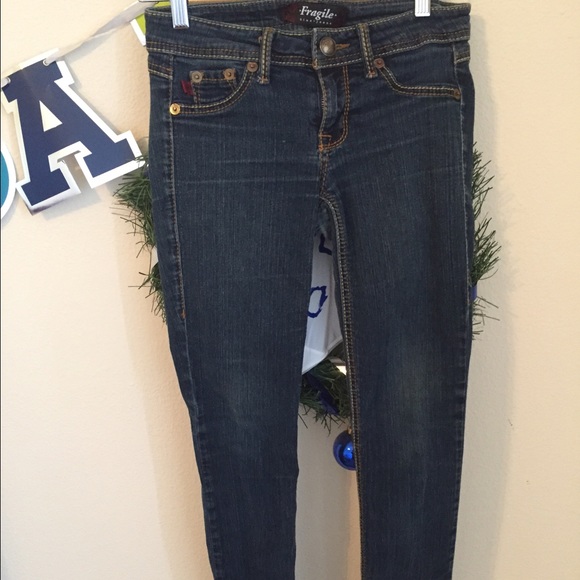 Skinny jeans with thick stitching