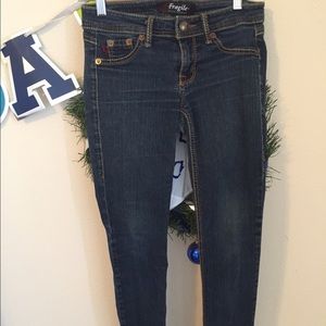 Skinny jeans with thick stitching