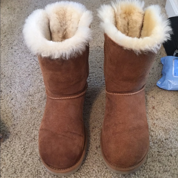 UGG Boots - Chestnut bow uggs