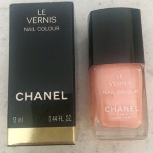 NEW! Chanel Le Vernis  nail polish in "Volage"