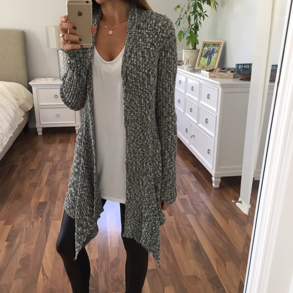 Sweaters - Sold• Black & White Blended Knit Sweater