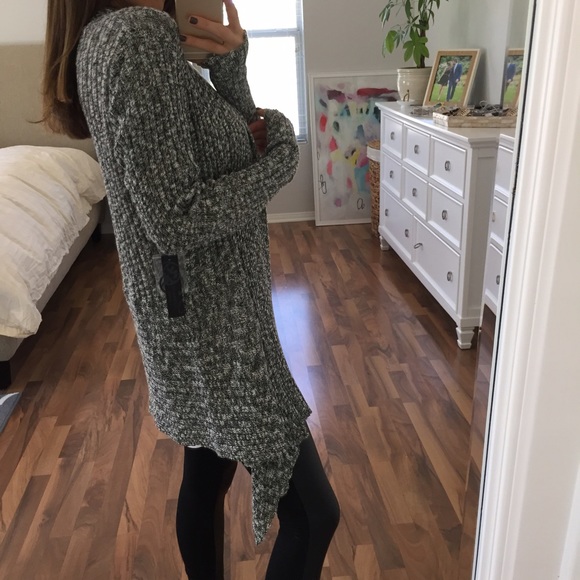 Sold• Black & White Blended Knit Sweater - Picture 3 of 4