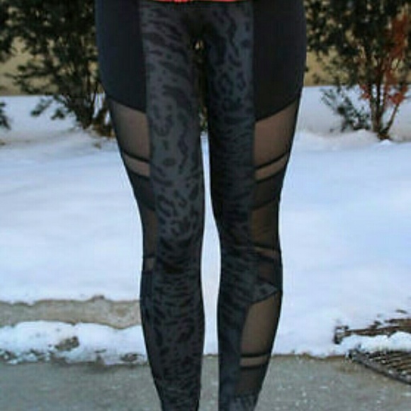 NWOT Lululemon Just Breathe Mesh Pants Sz 4 - Picture 1 of 4
