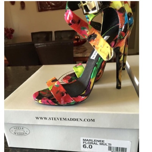 Steven Madden multi colored 
Size 6.0