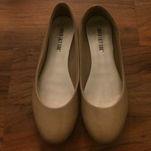 Nude Flats