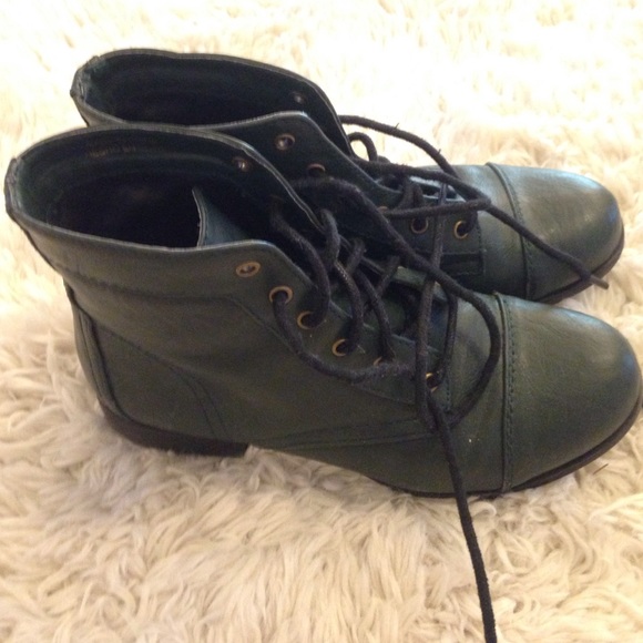 Combat boots