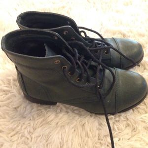 Combat boots