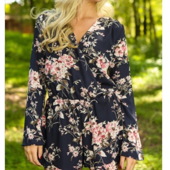 ❗️SOLD❗️Navy Floral Romper - Picture 2 of 4