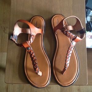 Pair of women's sandals American eagle