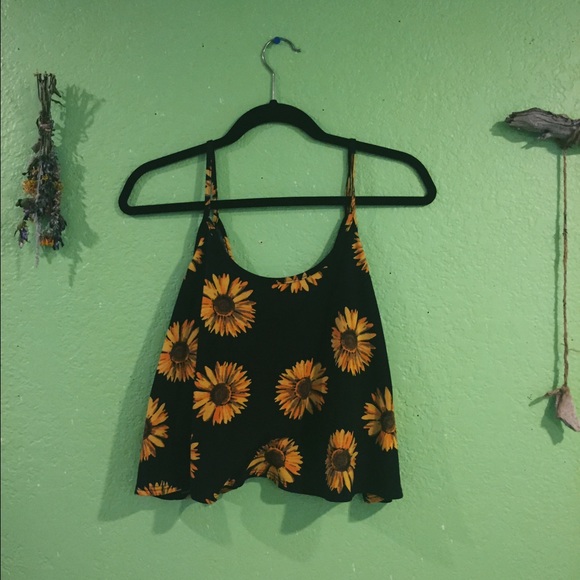 ❌SOLD❌sunflower print crop top