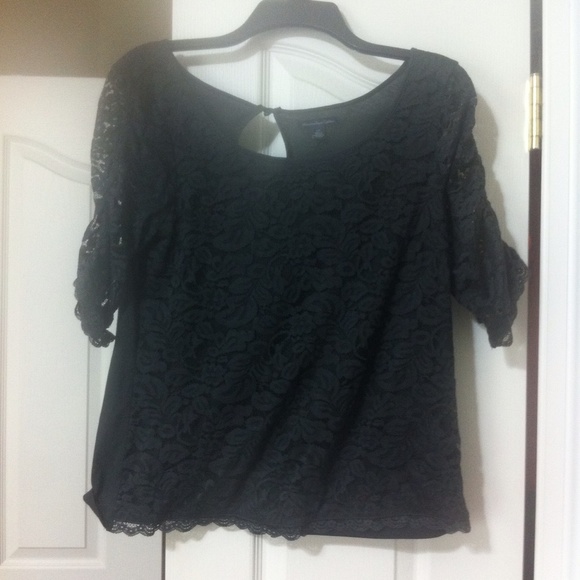 American Eagle black lace top