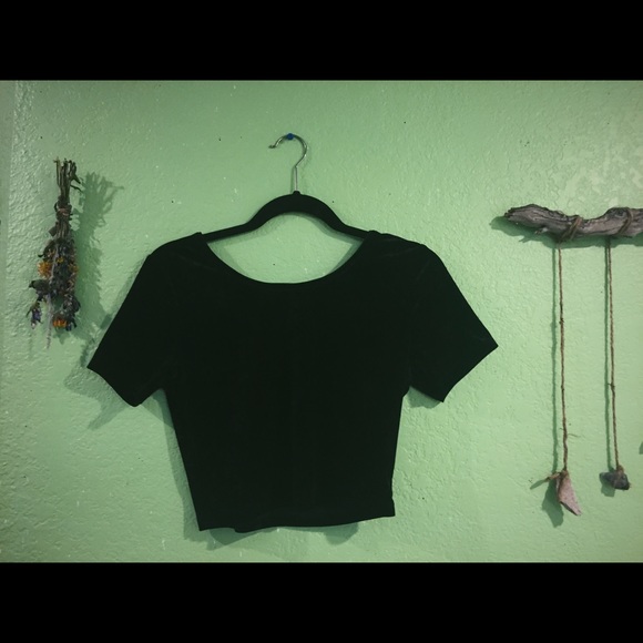 ❌SOLD❌velvet crop top