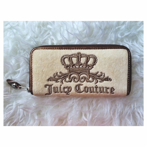 Juicy Couture Clutches & Wallets - Juicy Couture wallet