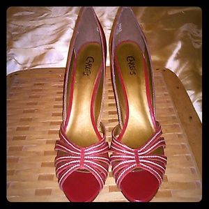 Carlos Santana red pumps