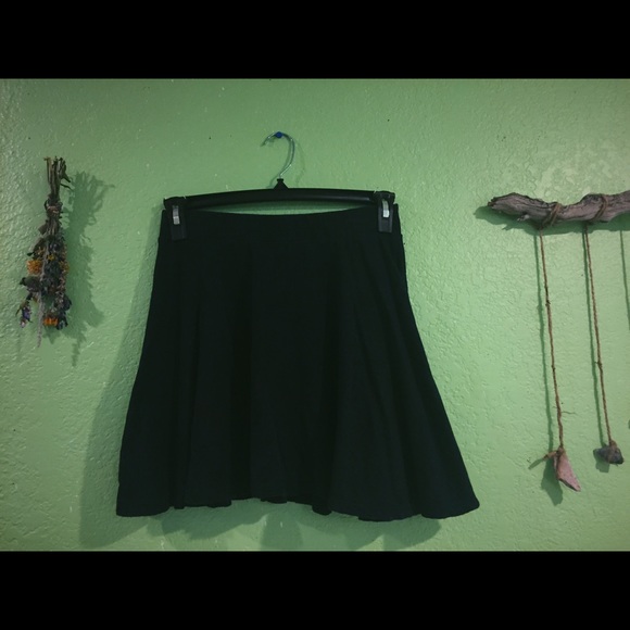 Black skate skirt - Picture 1 of 2