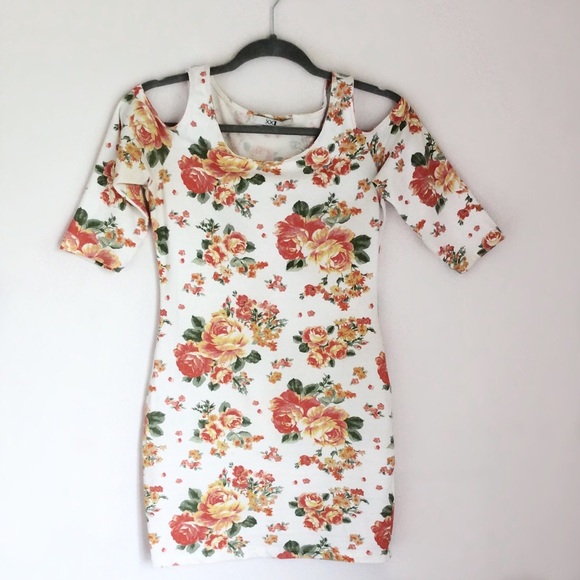 XXI Dresses & Skirts - Orange Floral XXI Dress Size Medium
