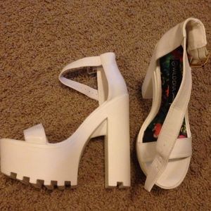 Wild Diva platforms size 5