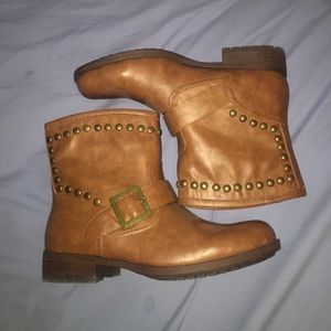 Xappeal mid-calf brown boots!