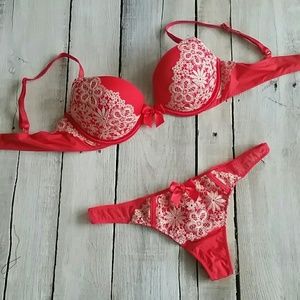 Very Sexy 32C pushup bra and small thong bundle