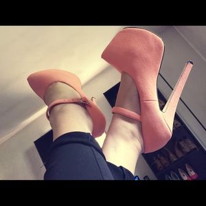 Coral heels ✨