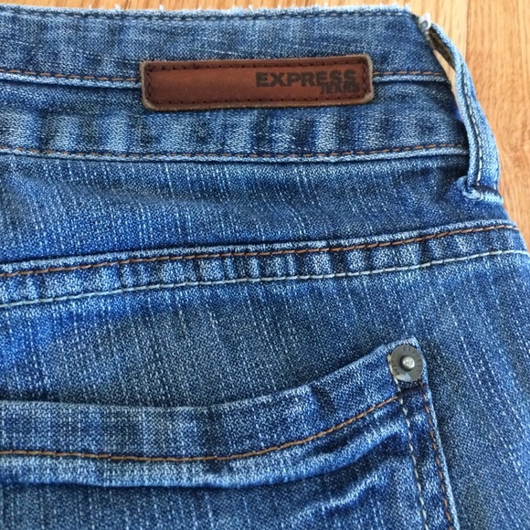3/$15💥 Express: jean capris - Picture 3 of 3
