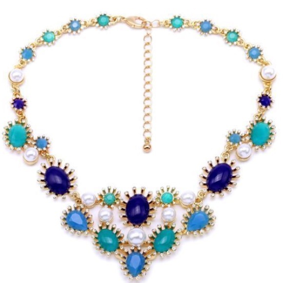 Jewelry - Peacock Colored Studded Pearl Necklace
