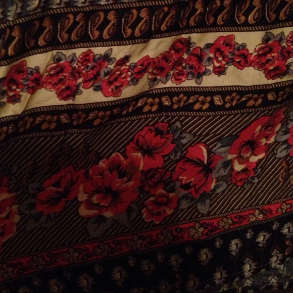 Flowy Floral shirt from Forever 21 - Picture 3 of 4