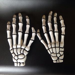 Skeleton hand hair clips