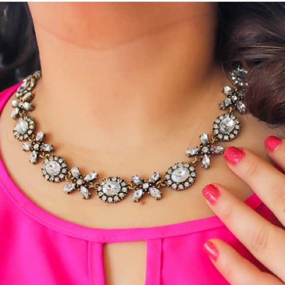 Jewelry - ❗️JUST IN❗️ XOXO Bows & Knots Crystal Necklace