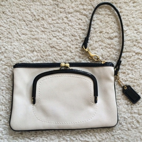 coach wristlets 3064