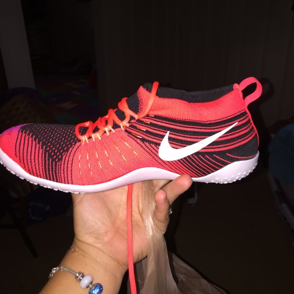 Showing - Picture 2 of 3