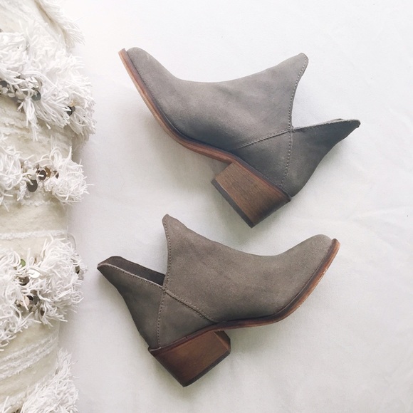 Zara Shoes - ZARA ✨HOST PICK✨ TRF Flat Hide Ankle Leather Boot