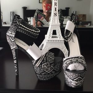Women's stiletto heels NWT AND BOX