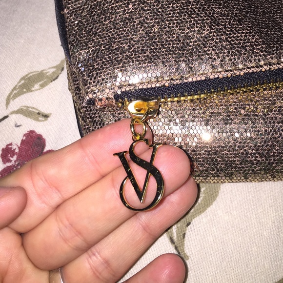 VS clutch or make up bag - Picture 4 of 4