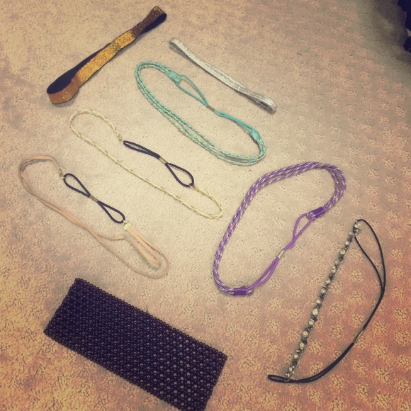 8 headbands. All for super cheap! Never used