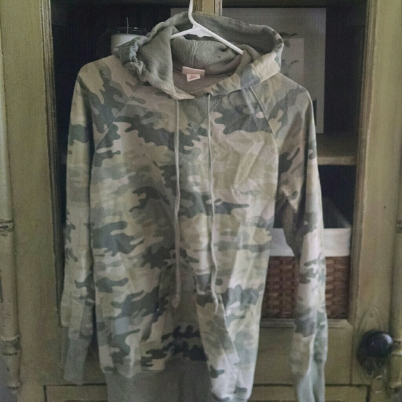 Camo sweat shirt