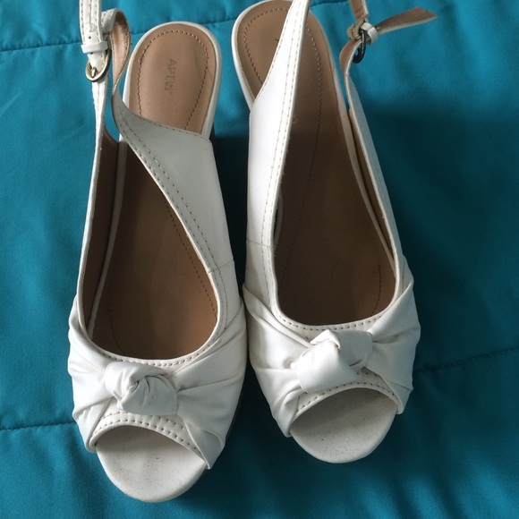White Wedges