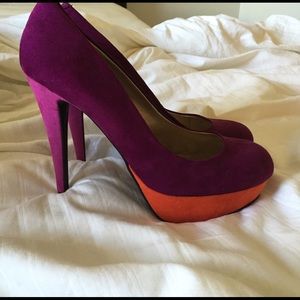 Excellent Color Block GUESS pumps worn once
