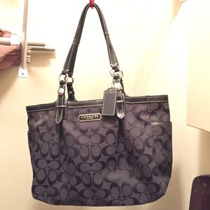 Coach purse (Great Used Condition)